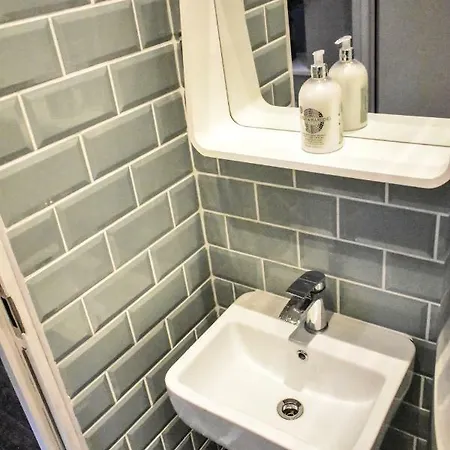 The Dark Horse Pub 3* 布里斯托