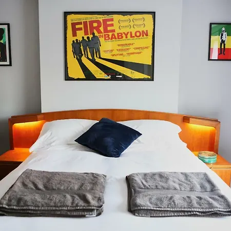 The Dark Horse Pub 布里斯托