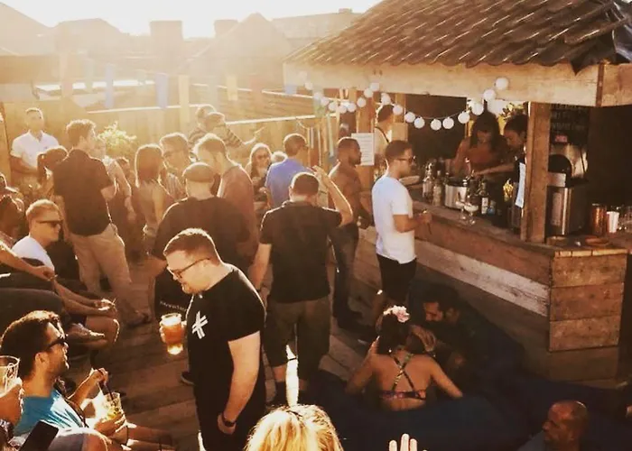 The Dark Horse Pub Мініготель